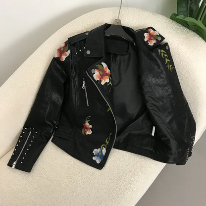 2024 Frühlings-Bikerjacke PU-Lederjacken Damen bestickter Nietenmantel Moto &amp; Biker Streetwear Reißverschluss Mantel Kleidung